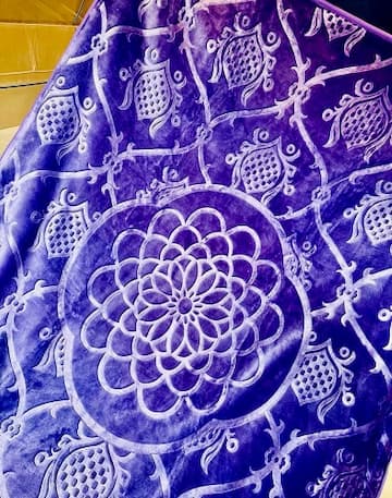 پتو زنبق دو نفره زمستانی فوق‌ العاده گرم مناسب فصل های سرد